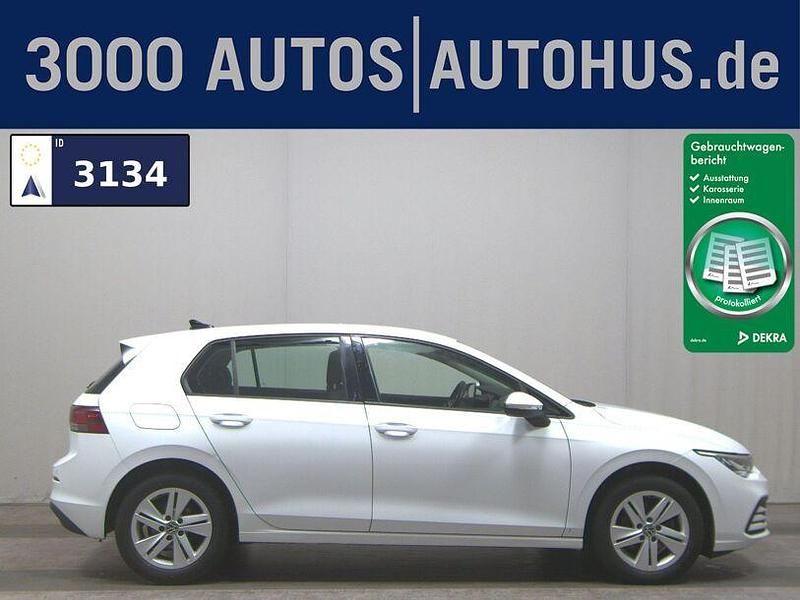 Weiss Gebraucht 2022 VW Golf VIII Life | 20.480 € (Guter Preis) - Bild 1/4