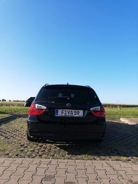 Gebraucht BMW 325 218 PS (160 kW) 2008 Schwarz Kombi