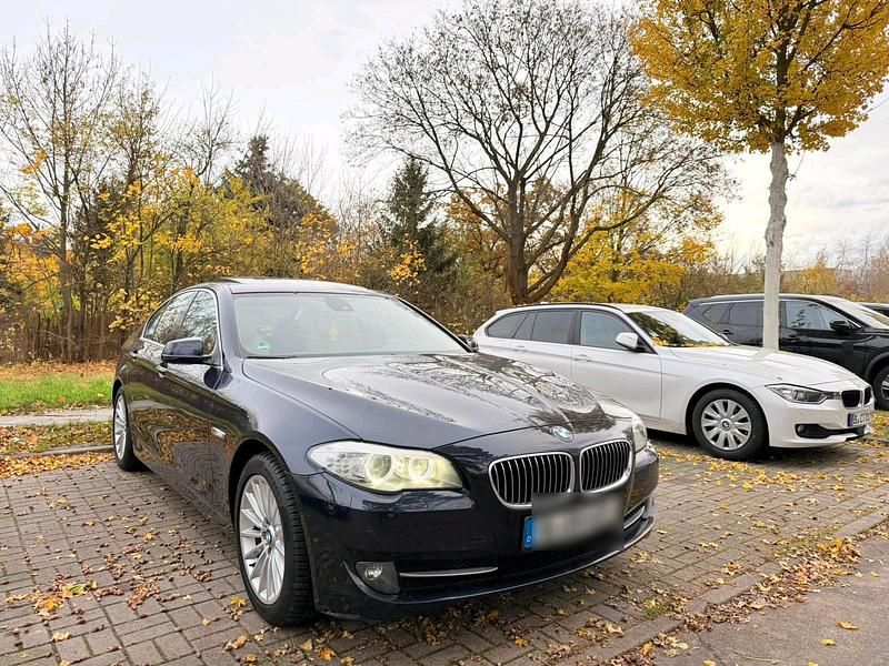 Blau Gebraucht 2011 BMW 530 Limousine | 10.800 € (Superpreis) - Bild 1/4