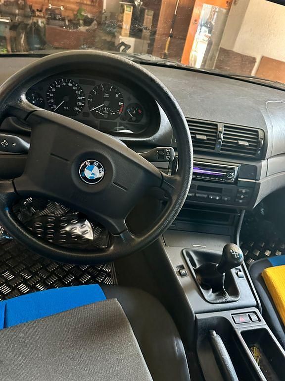 Gebraucht BMW 318 116 PS (85 kW) 1999 Silber Limousine