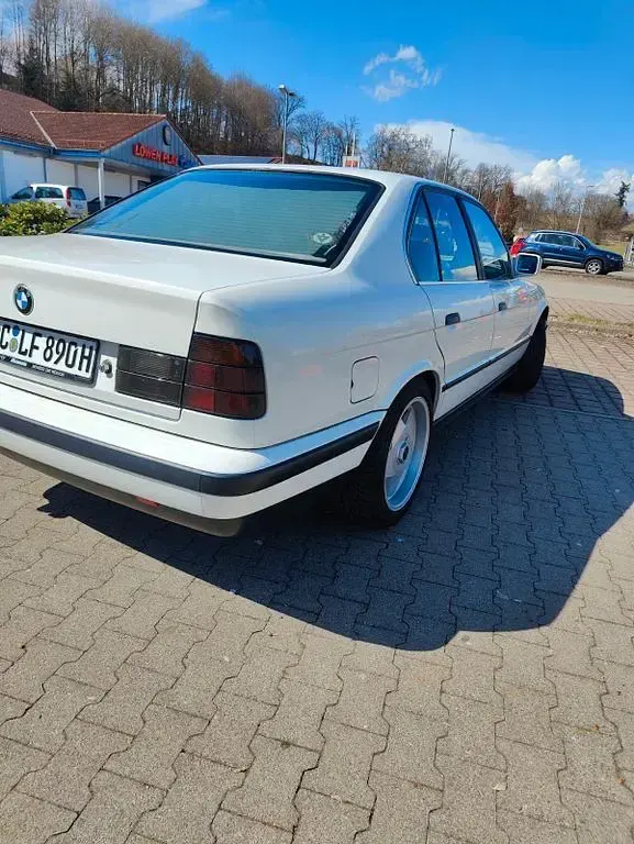 Gebraucht BMW 525 170 PS (125 kW) 1989 Weiß Limousine