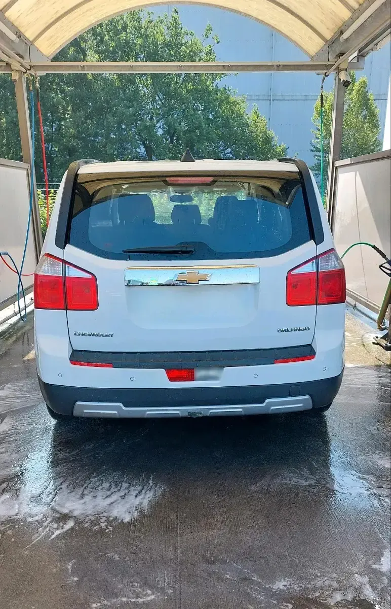 Gebraucht Chevrolet Orlando 163 PS (119 kW) 2011 Weiß Van / Kleinbus