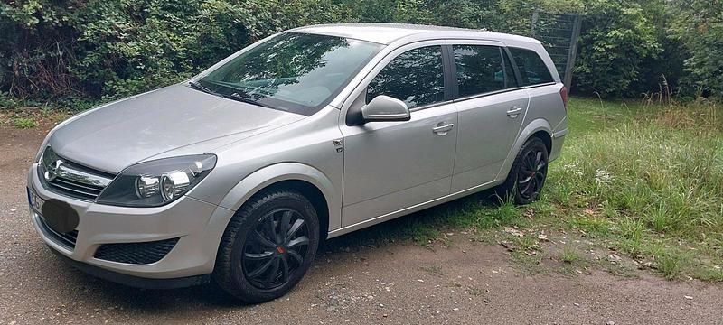 Silber Gebraucht 2010 Opel Astra Kombi | 2.650 € (Superpreis) - Bild 1/4