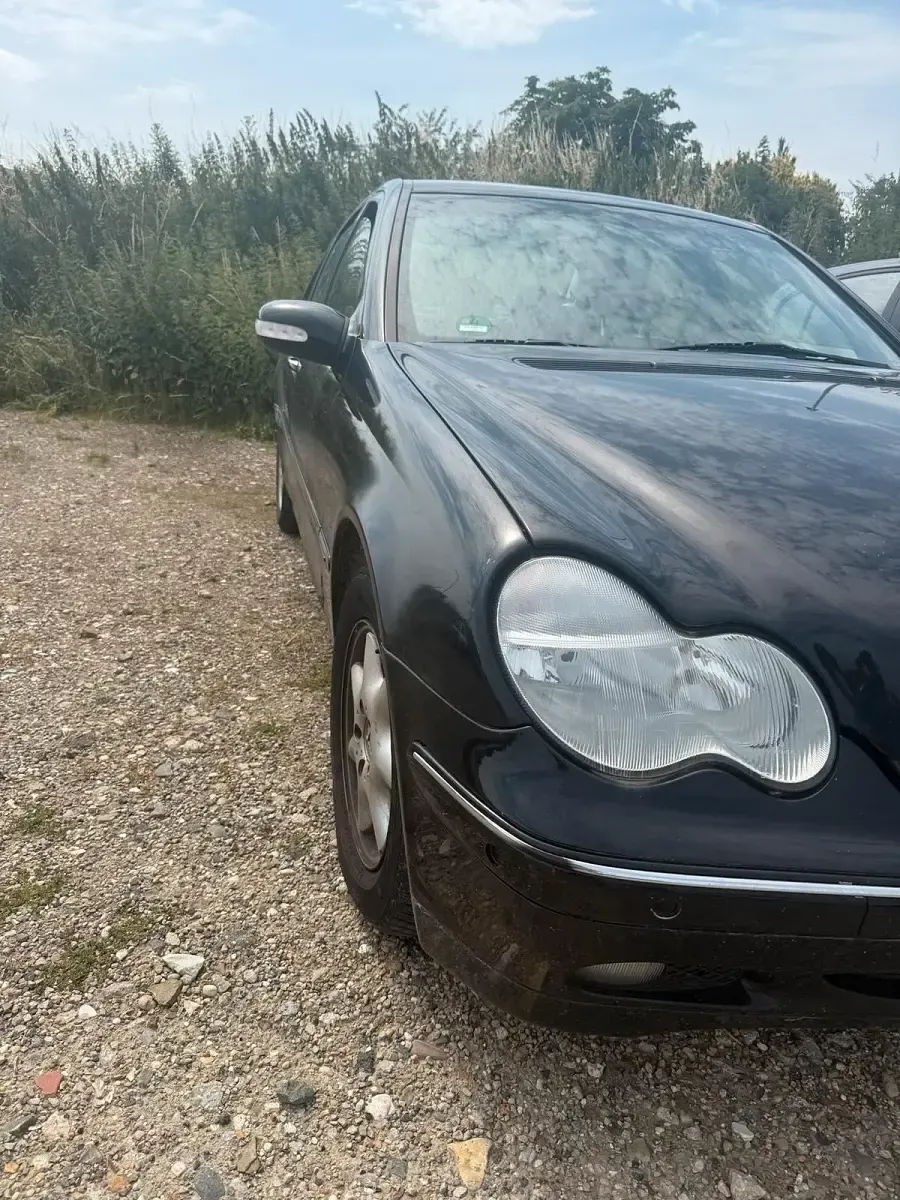 Gebraucht Mercedes C180 140 PS (102 kW) 2001 Schwarz Limousine
