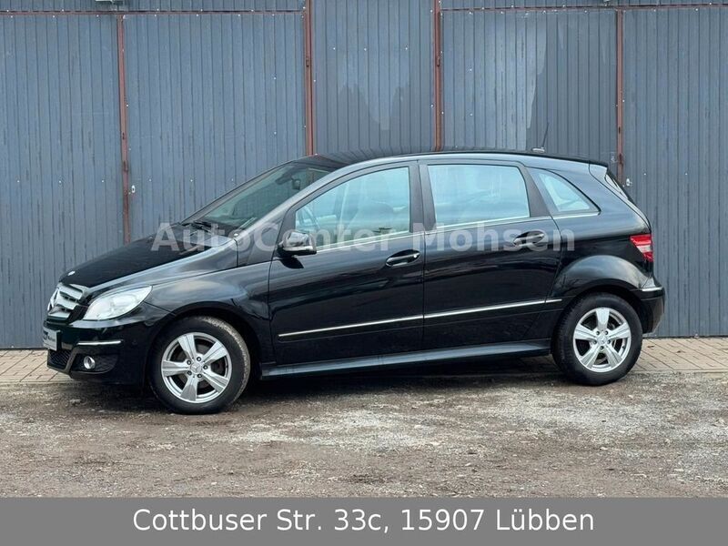 Schwarz Gebraucht 2010 Mercedes B160 Van / Kleinbus | 6.980 € (Fairer Preis) - Bild 1/4