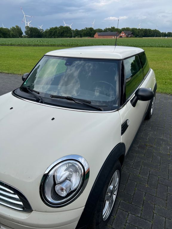Weiß Gebraucht 2009 Mini ONE Kleinwagen | 2.800 € (Guter Preis) - Bild 1/4