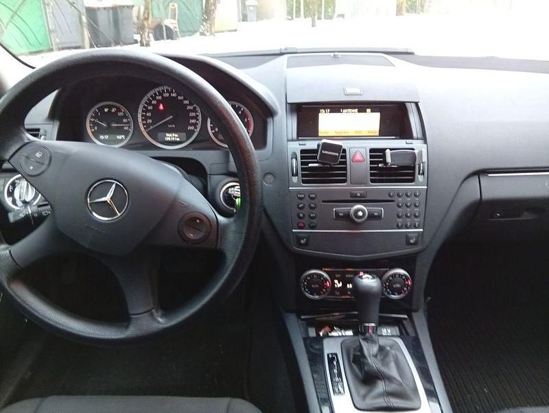 Gebraucht Mercedes C200 136 PS (100 kW) 2011 Silber Limousine