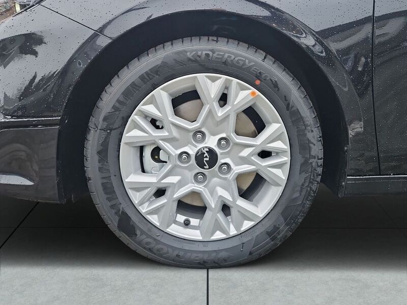 Gebraucht Kia Ceed Comfort 101 PS (74 kW) 2024 Zilinaschwarz metallic Kleinwagen