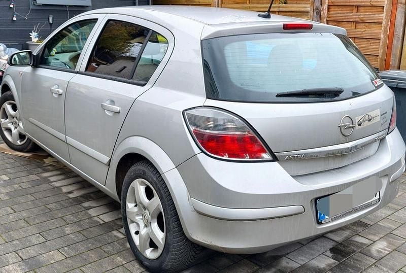 Gebraucht Opel Astra Cosmo 105 PS (77 kW) 2007 Silber Limousine