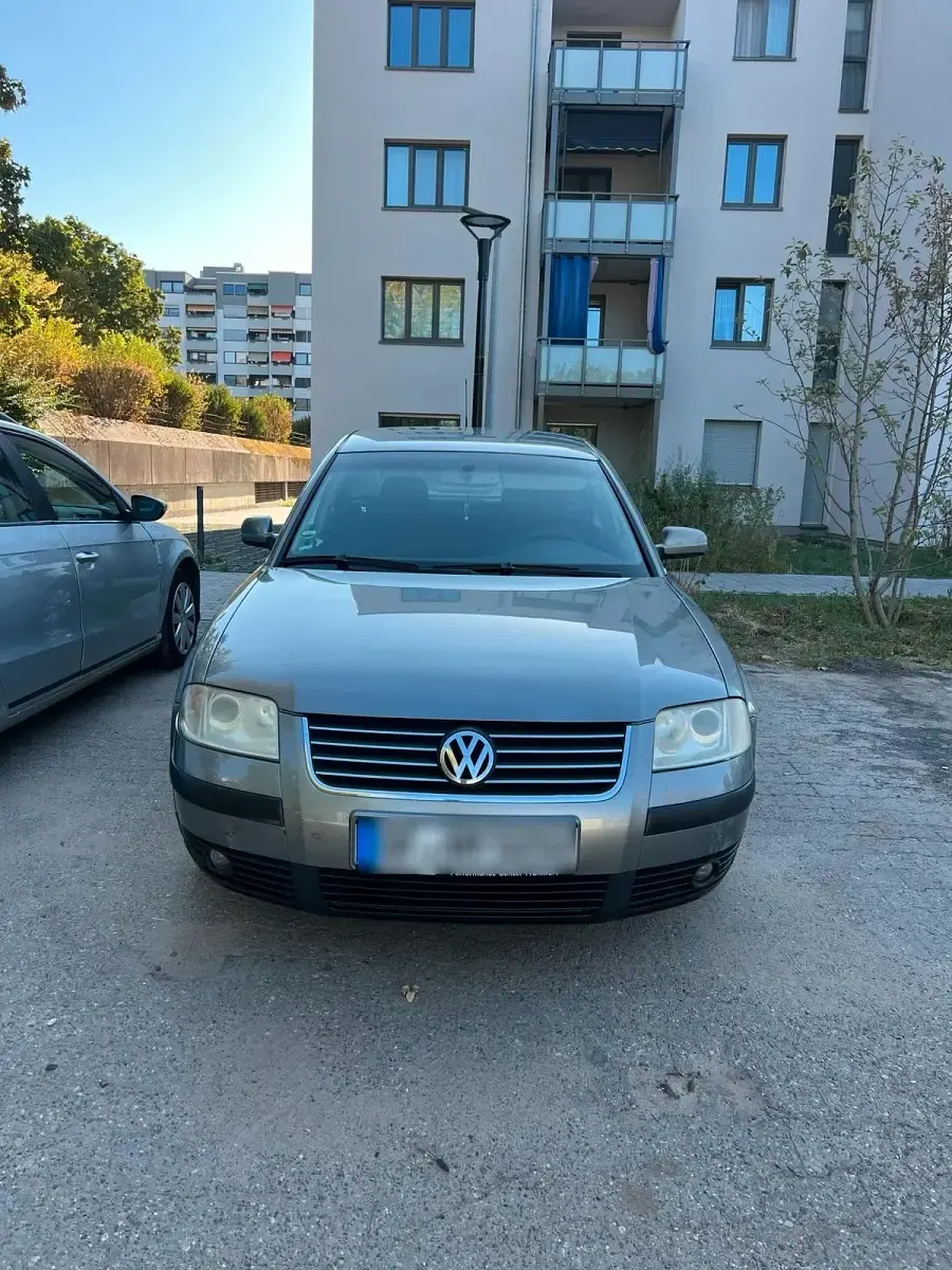 Gebraucht VW Passat 131 PS (96 kW) 2002 Grau Limousine