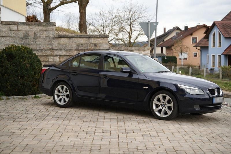 Gebraucht BMW 525 218 PS (160 kW) 2007 Blau Limousine