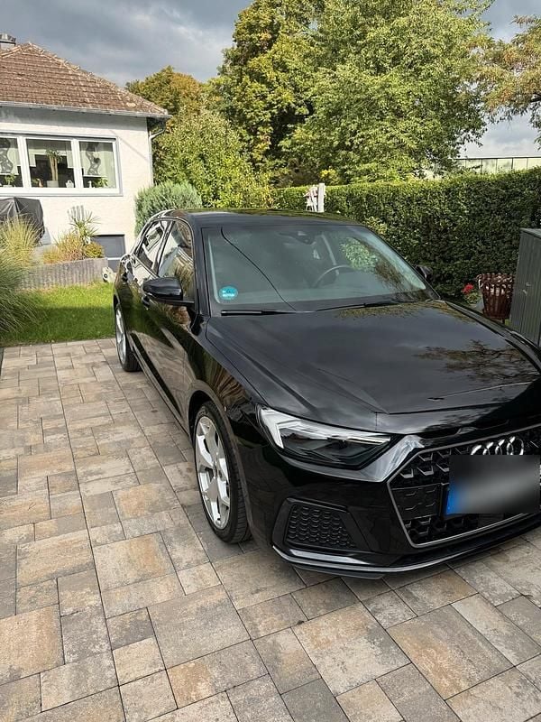 Schwarz Gebraucht 2021 Audi A1 Sportback Advanced Kleinwagen | 22.000 € - Bild 1/4