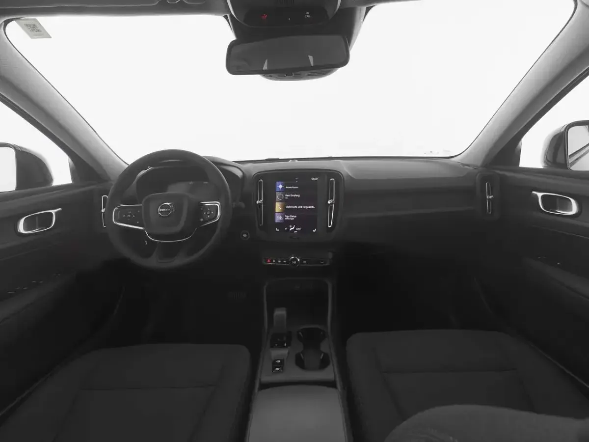 Używany Volvo XC40 129 KM (94 kW) 2024 Czarny SUV
