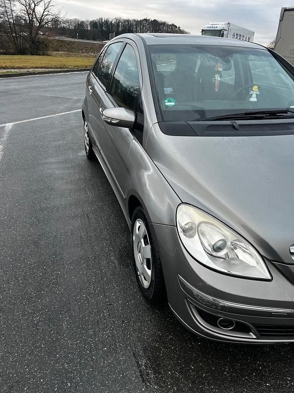 Gebraucht Mercedes B200 140 PS (102 kW) 2007 Andere farben Van / Kleinbus