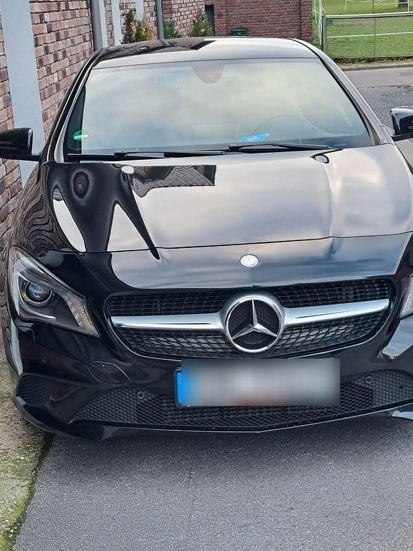 Schwarz Gebraucht 2016 Mercedes CLA200 Coupé | 15.500 € (Guter Preis) - Bild 1/4