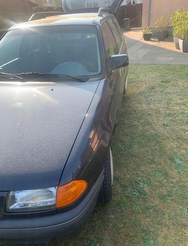 Schwarz Gebraucht 1991 Opel Astra Club Kombi | 2.999 € - Bild 1/4