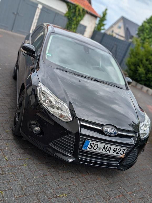 Schwarz Gebraucht 2014 Ford Focus SYNC Edition Kombi | 3.499 € (Guter Preis) - Bild 1/4
