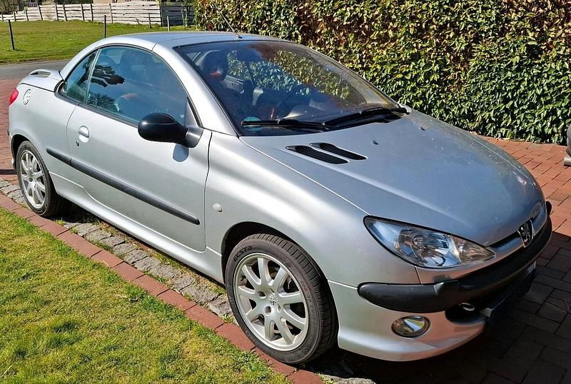 Silber Gebraucht 2003 Peugeot 206 CC Cabrio | 1.500 € (Superpreis) - Bild 1/4