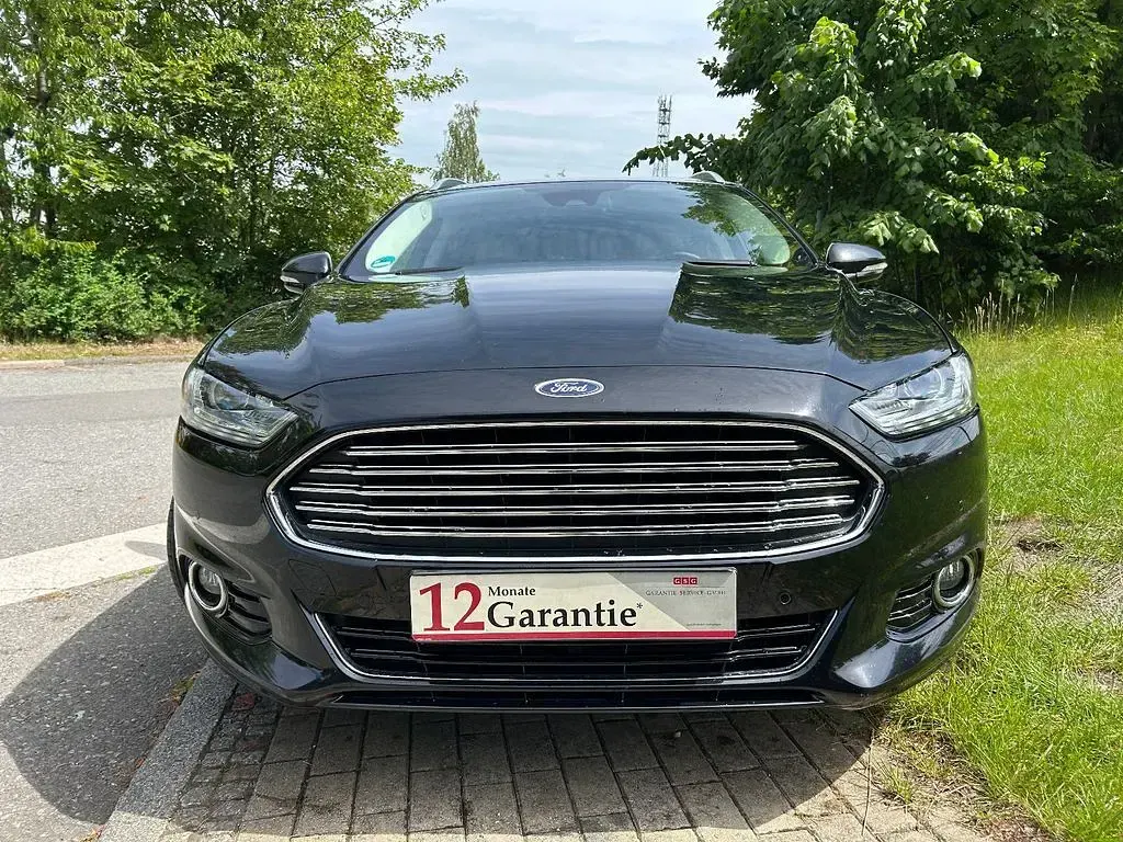 Gebraucht Ford Mondeo Titanium 179 PS (131 kW) 2015 Schwarz Limousine