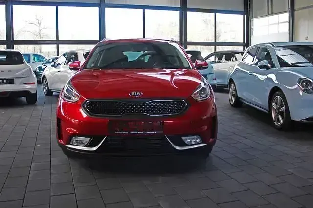 Używany Kia Niro Vision 141 KM (103 kW) 2019 Czerwony SUV