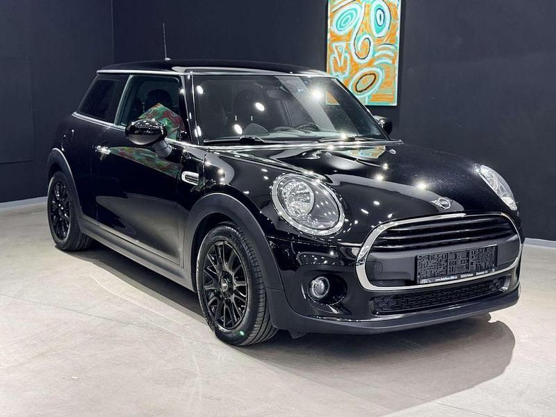 Gebraucht Mini ONE 102 PS (75 kW) 2019 Midnight black metallic Kleinwagen