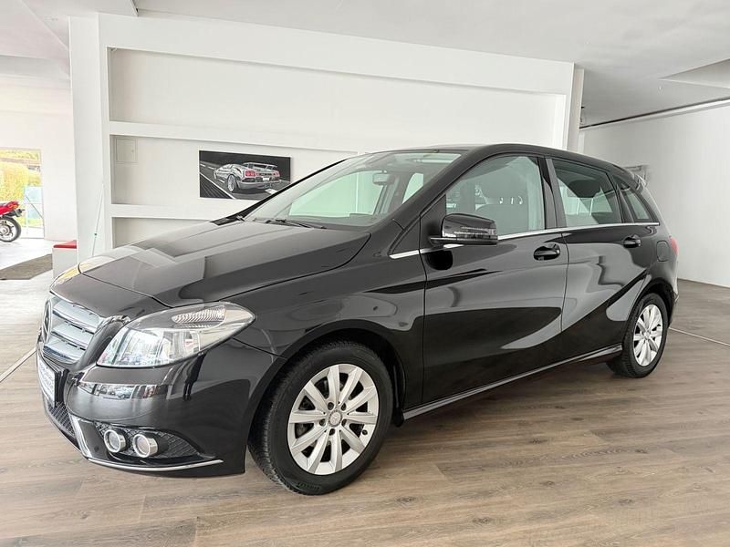 Gebraucht Mercedes B180 122 PS (89 kW) 2014 Schwarz Van / Kleinbus