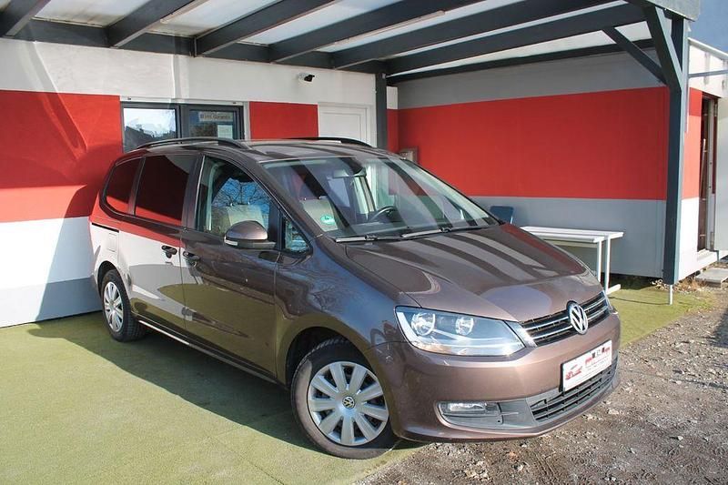 Gebraucht VW Sharan Trendline 140 PS (102 kW) 2011 Braun Van / Kleinbus