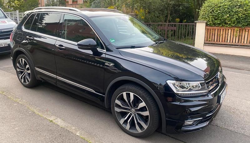 Schwarz Gebraucht 2018 VW Tiguan R-line SUV | 25.500 € (Fairer Preis) - Bild 1/4