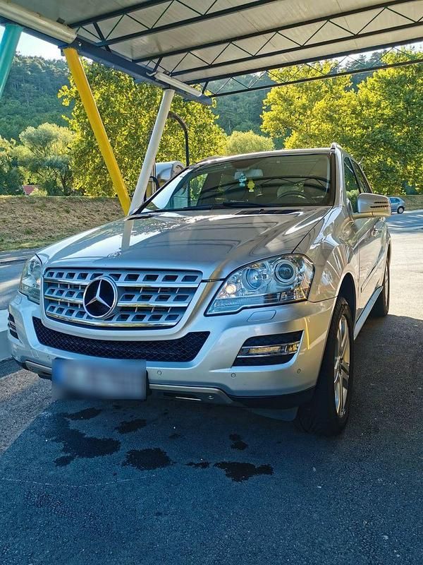 Gebraucht Mercedes ML350 231 PS (169 kW) 2011 Silber SUV
