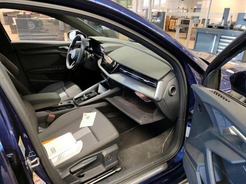 Gebraucht Audi A3 Advanced Plus 150 PS (110 kW) 2023 Navarrablau metallic (metallic) Limousine