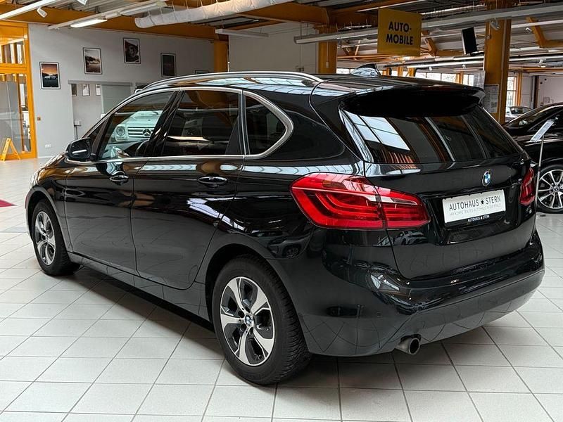Gebraucht BMW 218 Active Tourer Basis 136 PS (100 kW) 2015 Schwarz Van / Kleinbus