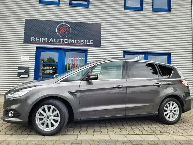 Gebraucht Ford S-MAX Titanium 160 PS (117 kW) 2017 Grau Van / Kleinbus