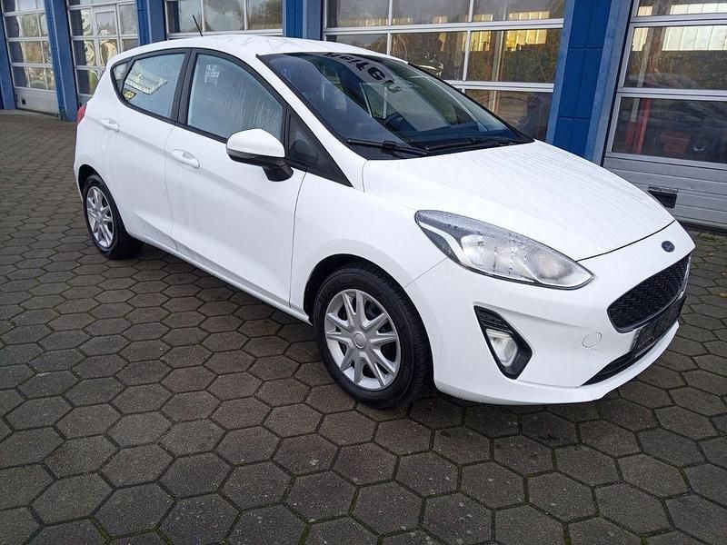 Weiß Gebraucht 2019 Ford Fiesta Cool & Connect Limousine | 9.950 € - Bild 1/4