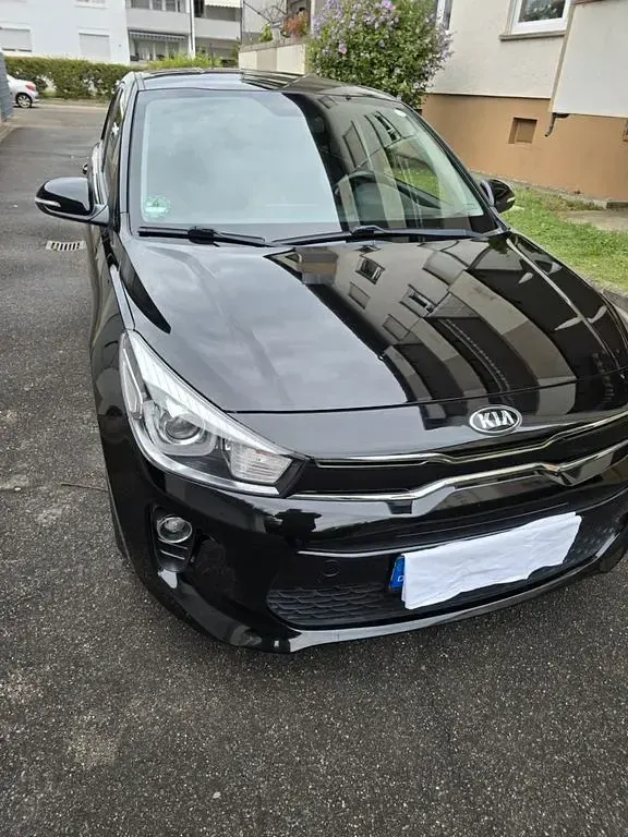 Gebraucht Kia Rio DREAM-TEAM Edition 99 PS (72 kW) 2017 Schwarz Limousine