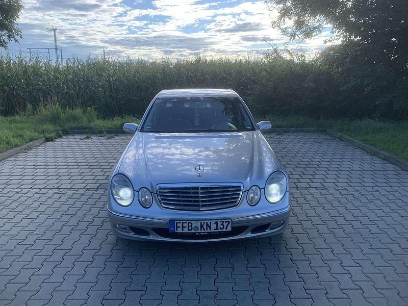 Gebraucht 2003 Mercedes E220 Elegance Limousine | 4.500 € (Fairer Preis) - Bild 1/4