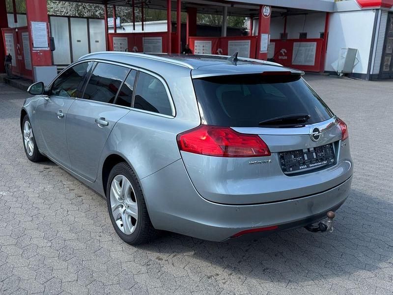 Gebraucht Opel Insignia Design Edition 160 PS (117 kW) 2011 Silber Kombi