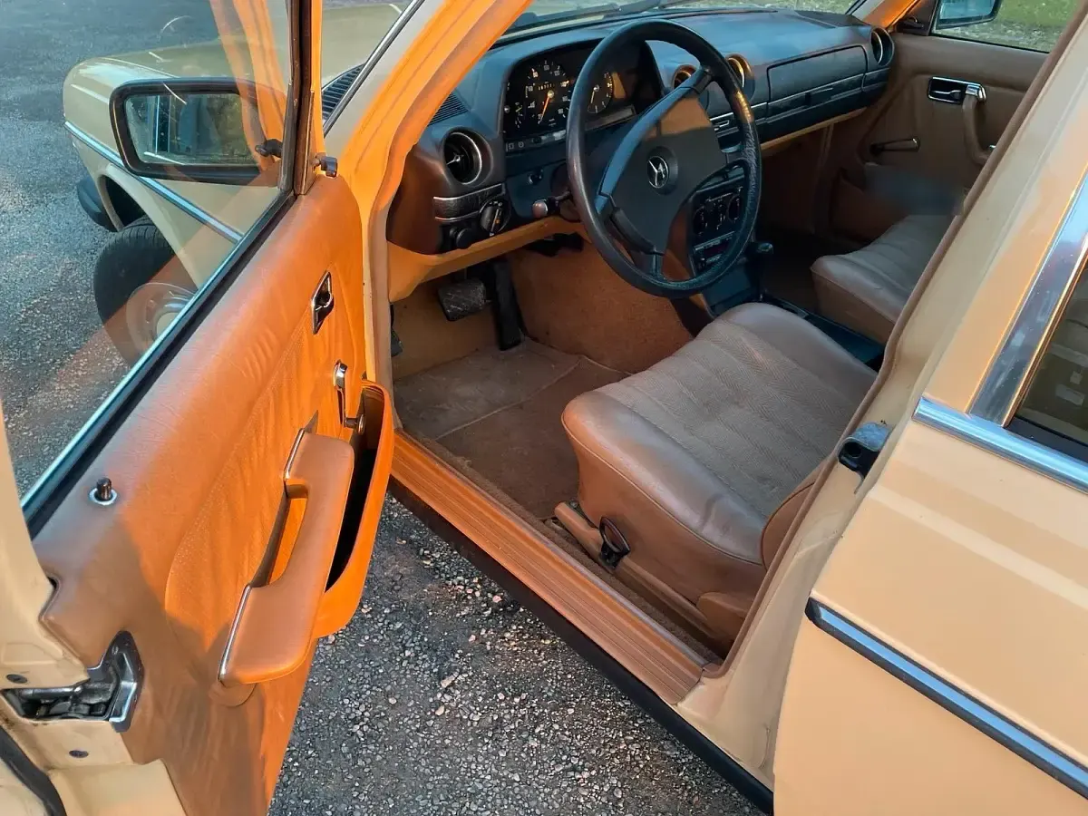 Gebraucht Mercedes 300 84 PS (61 kW) 1983 Gelb Limousine