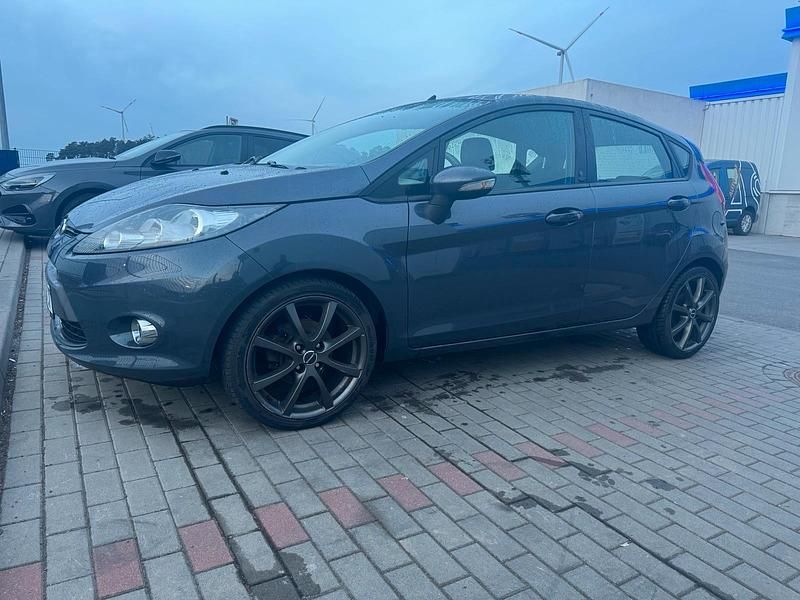 Gebraucht Ford Fiesta 80 PS (58 kW) 2012 Grau Kleinwagen