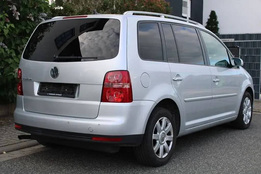Gebraucht VW Touran Highline 109 PS (80 kW) 2008 Silber Van / Kleinbus
