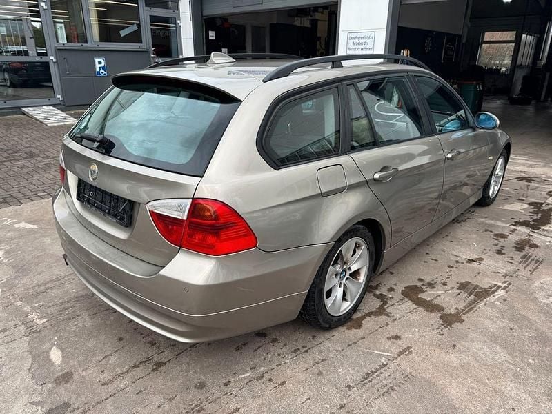Gebraucht BMW 320 Advantage 163 PS (119 kW) 2007 Grau Kombi
