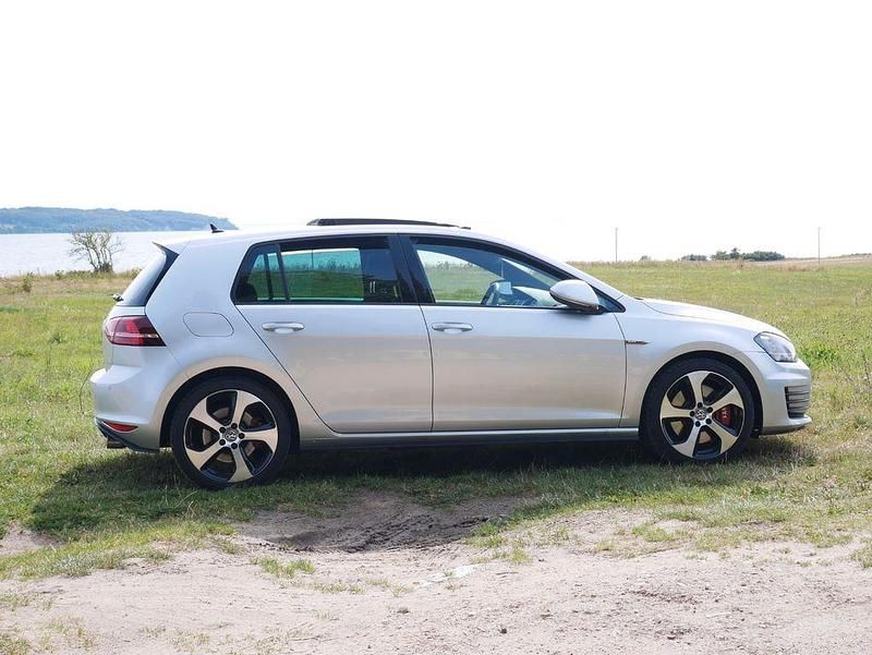 Silber Gebraucht 2014 VW Golf VII GTI Limousine | 18.100 € (Etwas zu teuer) - Bild 1/4