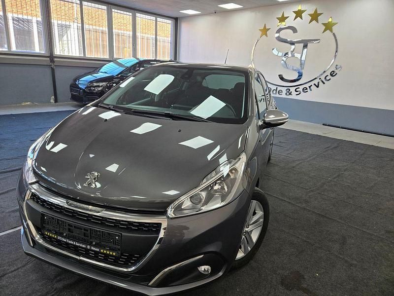 Grau Gebraucht 2019 Peugeot 208 Signature Sky Kleinwagen | 9.990 € (Guter Preis) - Bild 1/4