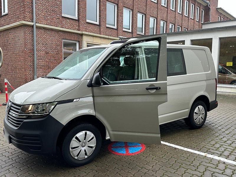 Gebraucht VW Transporter 110 PS (80 kW) 2023 Grau Van