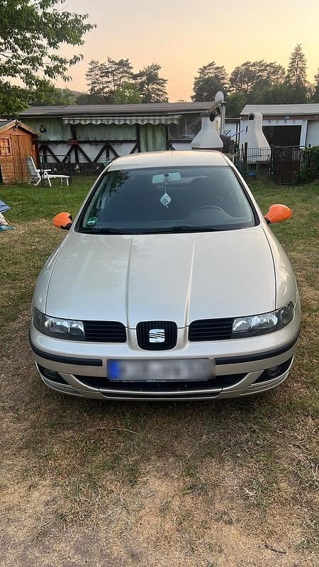 Gold Gebraucht 2003 Seat Leon Kleinwagen | 2.500 € (Teuer) - Bild 1/4
