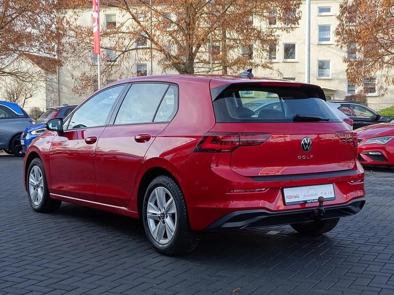 Gebraucht VW Golf VIII Life 150 PS (110 kW) 2022 Rot Limousine