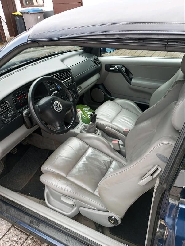 Second-hand VW Golf 110 CP (80 kW) 2004 Albastru Cabrio