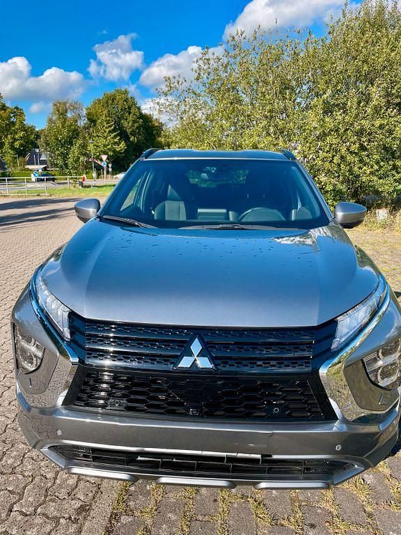 Grau Gebraucht 2023 Mitsubishi Eclipse Cross Select SUV | 31.500 € (Teuer) - Bild 1/4