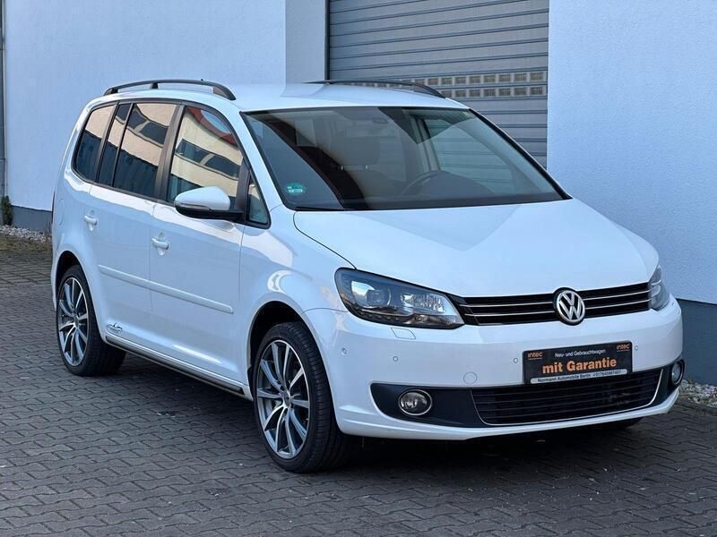 Weiß Gebraucht 2013 VW Touran Comfortline Van / Kleinbus | 7.990 € (Guter Preis) - Bild 1/4