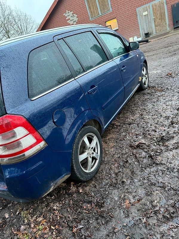 Gebraucht Opel Zafira 105 PS (77 kW) 2010 Blau Van / Kleinbus