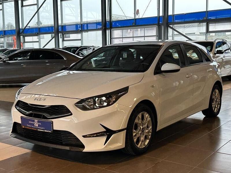 Gebraucht Kia Ceed Edition 7 120 PS (88 kW) 2022 Weiß Kleinwagen